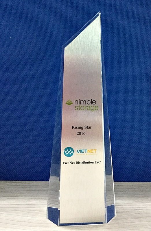 Việt Nét nhận giải thưởng "Rising Star for FY16" từ Nimble Storage