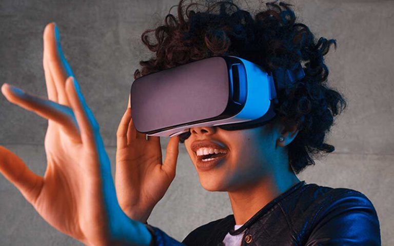 VR là gì? Ứng dụng - Sự khác nhau của công nghệ VR và AR